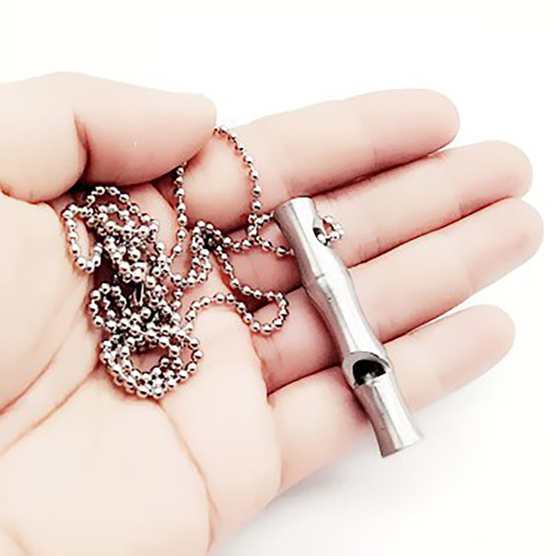 นกหวีดสเตนเลสสตีลน้ำหนักเบาพร้อมโซ่54มม. นกหวีดช่วยชีวิตแบบฉุกเฉินสำหรับออกค่ายกลางแจ้ง