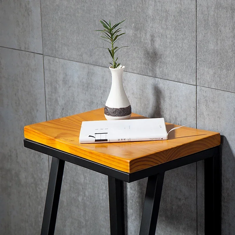 Silla minimalista de barra de hierro con base alta, asientos de madera maciza, asientos de mostrador, muebles de restaurante con soporte de carga estable, taburetes de cocina