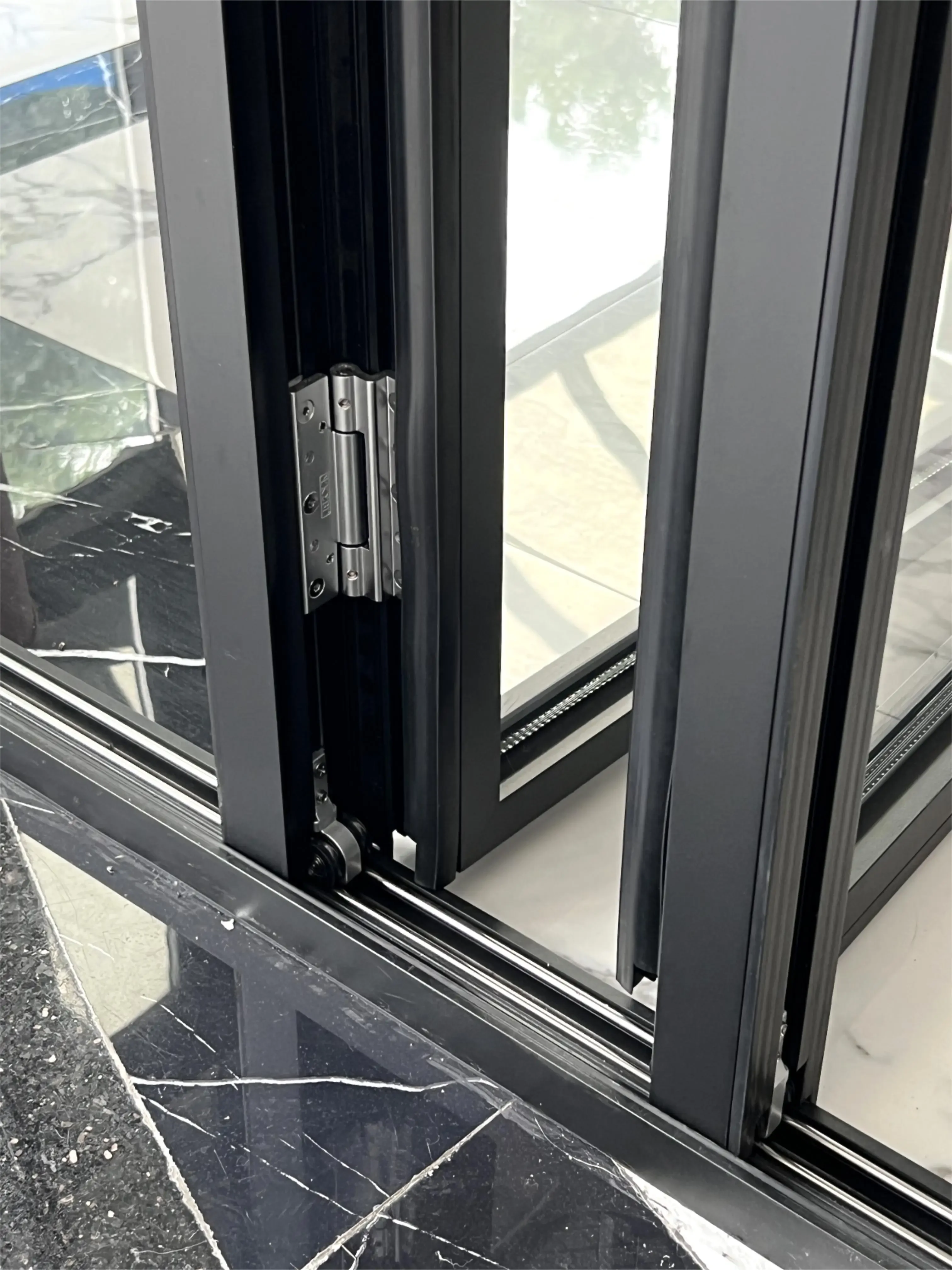 Porta pieghevole a fisarmonica per interni, design moderno, porta pieghevole/bi-fold in vetro e alluminio, porte scorrevoli per balcone per villa