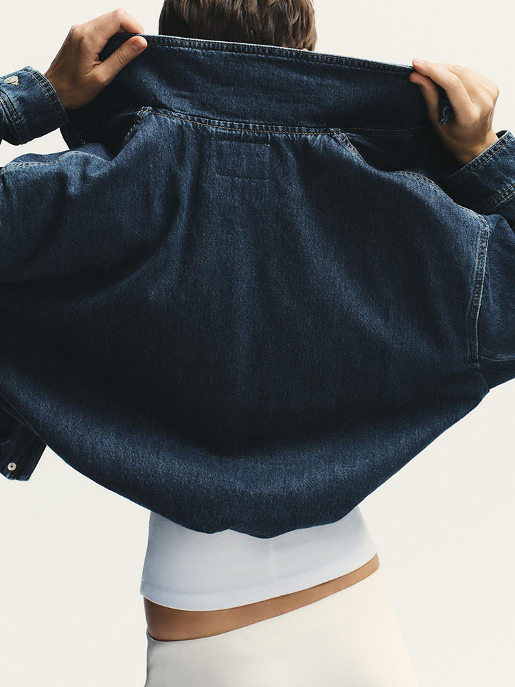 Jaqueta Jeans Fena de Manga Longa com Gola Alta, Confortável e Versátil, Nova Chegada, Estilo Atemporal, Coleção Outono 2025