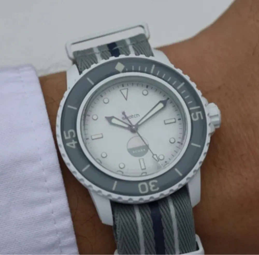 2025 Luxe minimalistische heren sporthorloge Mode herenhorloge Nylon band Retro analoge quartzhorloges Datum Reloj Hombre A +