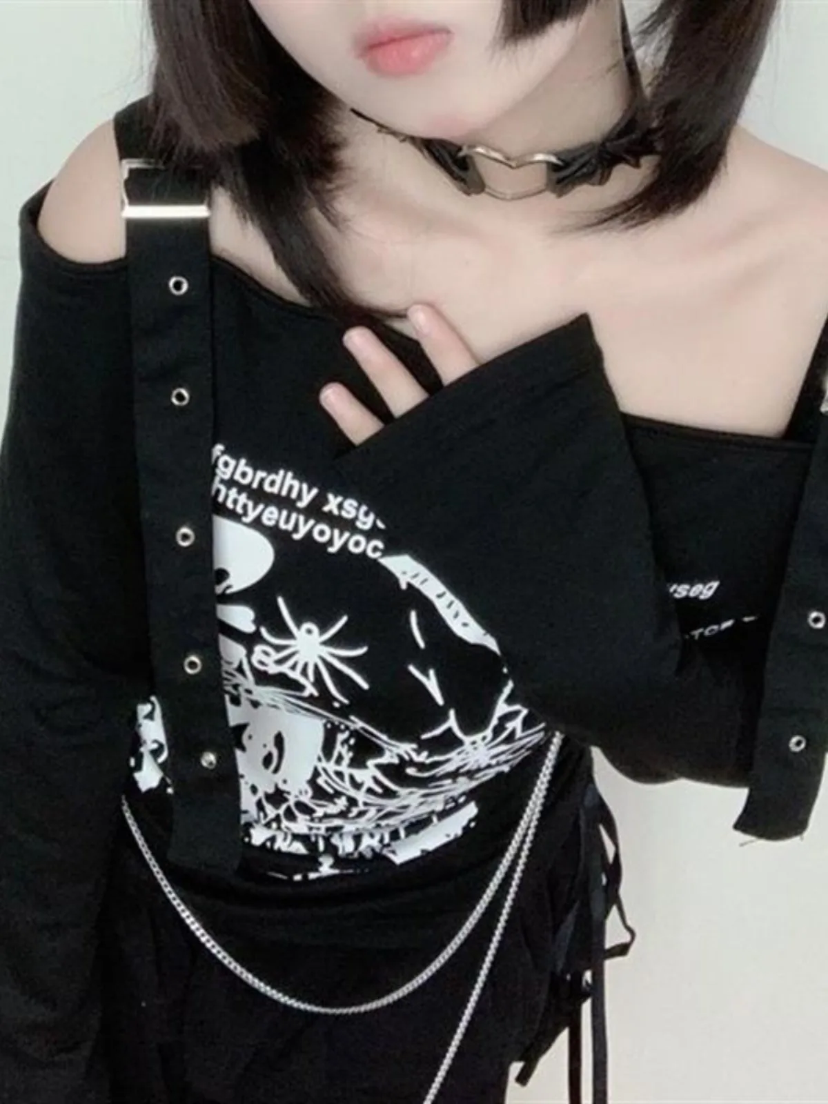 Y2K 女性服難解なステッチ Tシャツ 2024 ゴスパンクオフショルダー長袖カジュアルヴィンテージセクシーなストリートスカルトップス