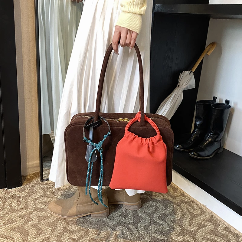Bolsos de hombro LEFTSIDE NUBUCK, bolso de mano para mujer, nueva tendencia de invierno Y2K, bolsos y monederos de diseño de moda coreana 2024