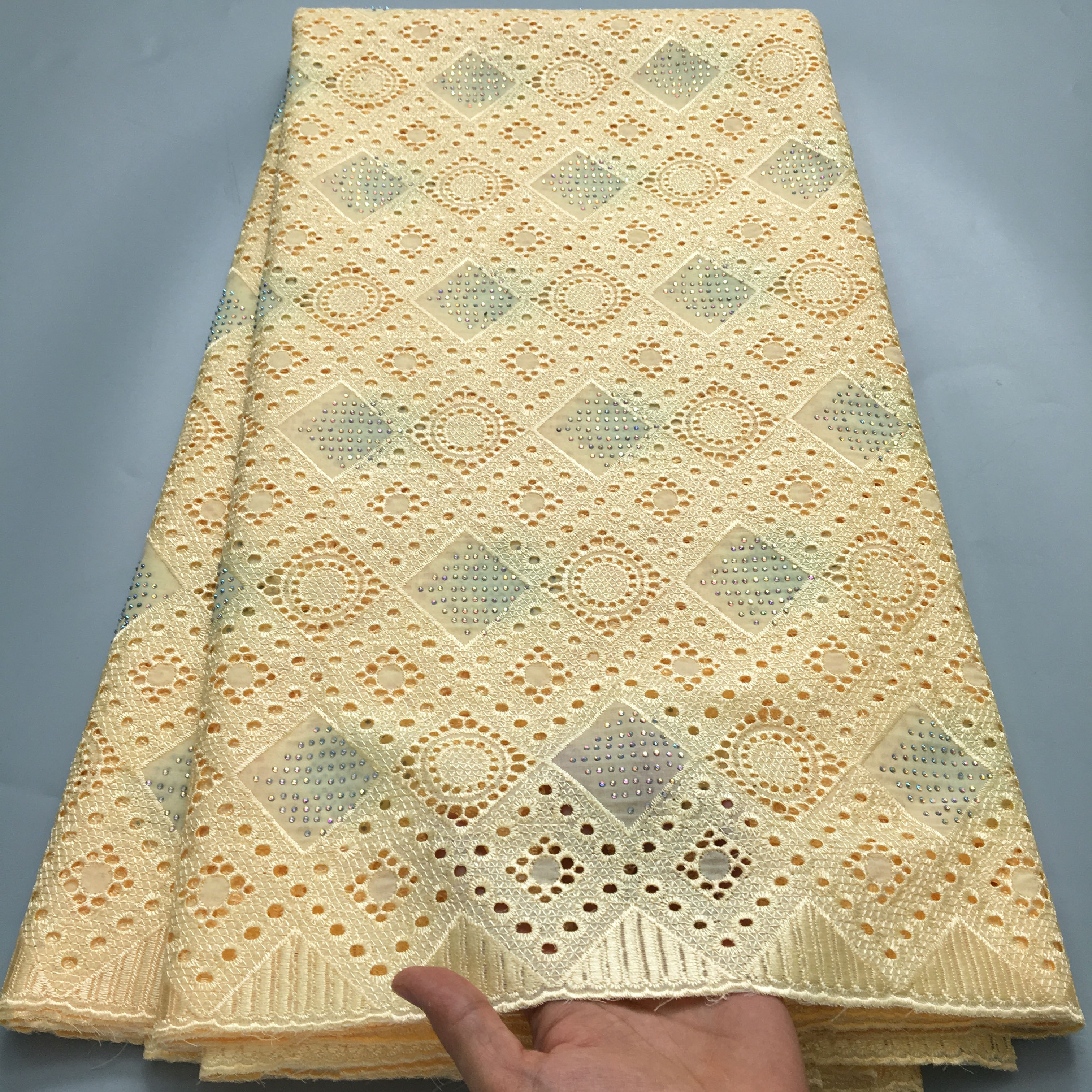 Branco suíço voile renda tecido de algodão nigeriano 2024 alta qualidade 5 metros bordado tecido renda africana vestido para mulher a3850