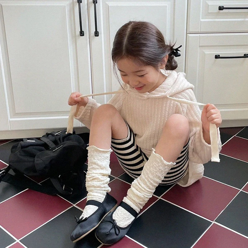 Novedad de verano, pantalones cortos lisos para niños, mallas de algodón para niñas, pantalones elásticos a rayas para bebés, pantalones cortos para niños pequeños, ropa para niños