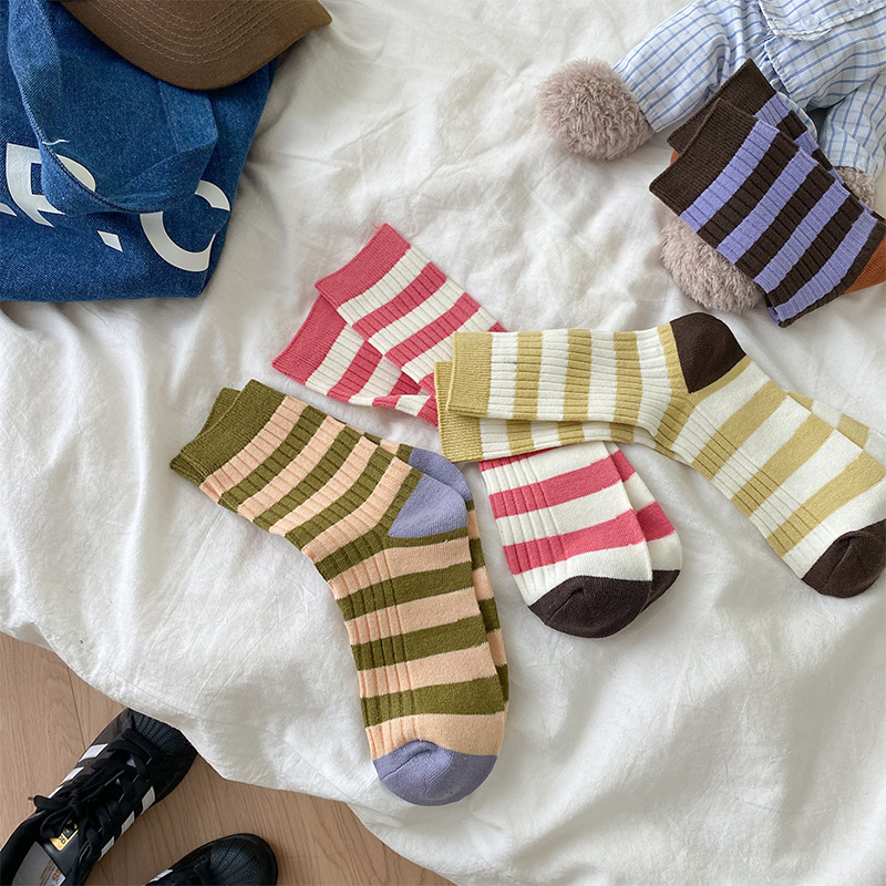 Calcetines de mujer Otoño Primavera Invierno estilo coreano Harajuku Street Sport algodón rayas Casual Skateboard calcetín de tubo medio para niñas regalo