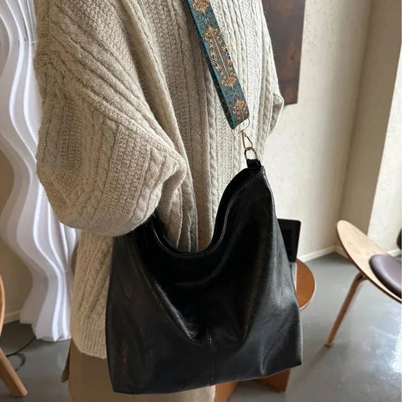 Nieuwe retro en modieuze PU-schoudertas voor dames, crossbodytas met grote capaciteit, casual en eenvoudige emmertas voor woon-werkverkeer