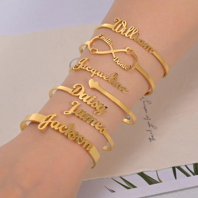 CUSTOM CUSTOM ชื่อสร้อยข้อมือผู้หญิงใหม่สแตนเลสเปิดสร้อยข้อมือหัวใจสาว Dainty เครื่องประดับงานแต่งงานของขวัญ