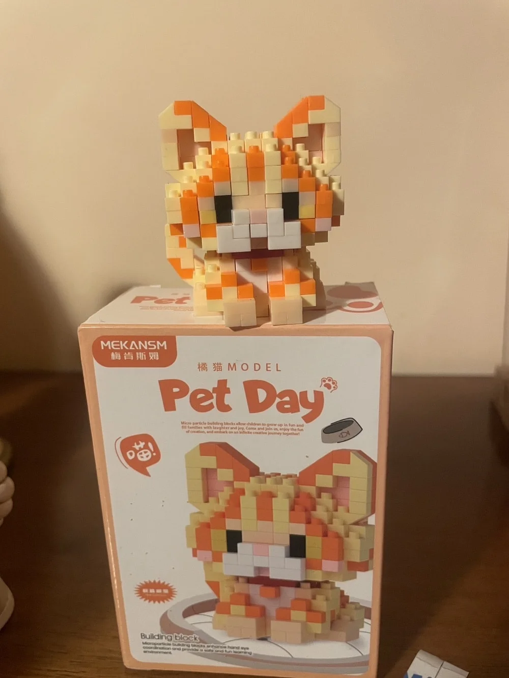 1pcs Cute cat and dog building blocks, cat and dog doll micro particle building block ornaments, great gift for festivals