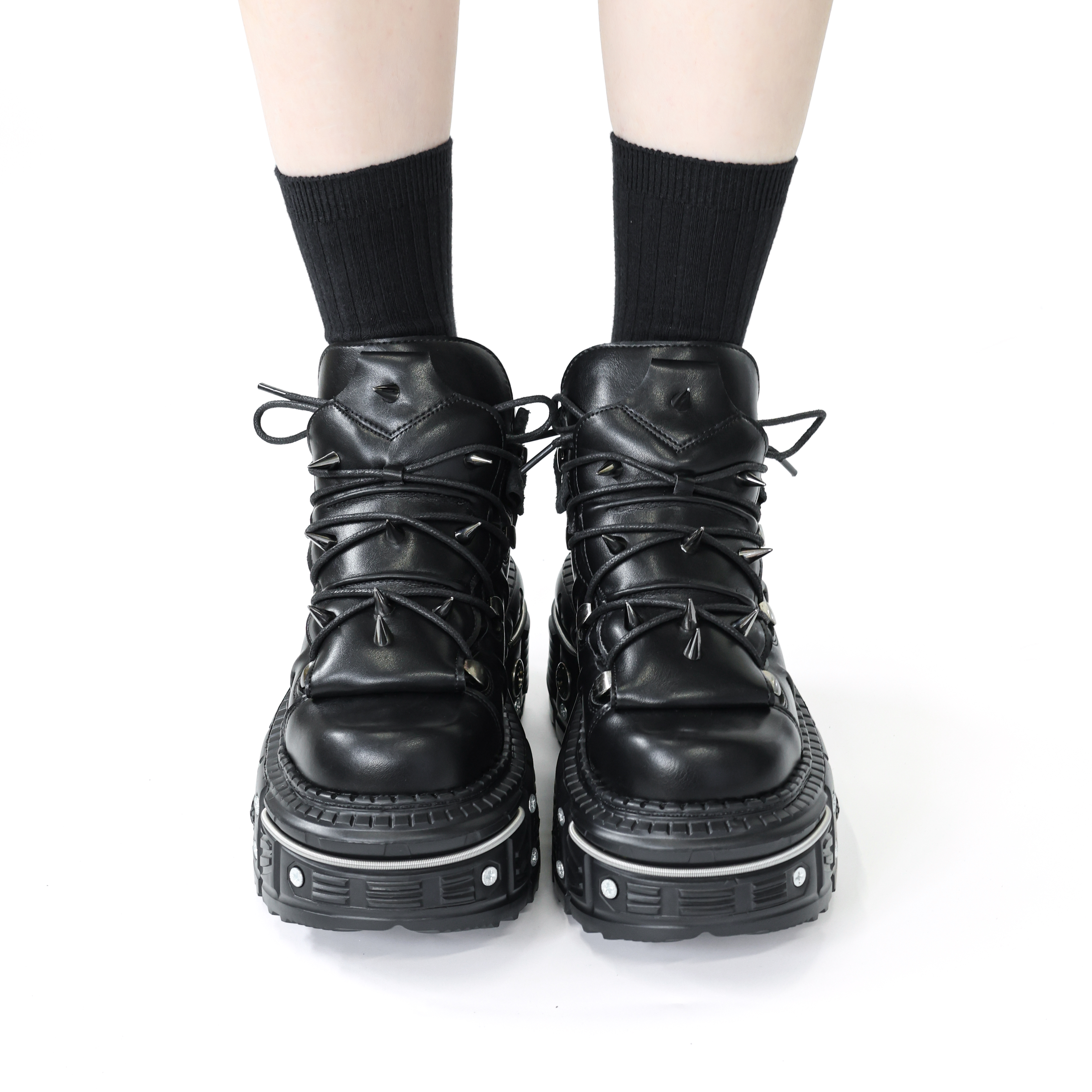 Botas de tornozelo gótico rock 2025 mulher decoração de metal plataforma tênis novo estilo punk sapatos femininos sapatos de renda