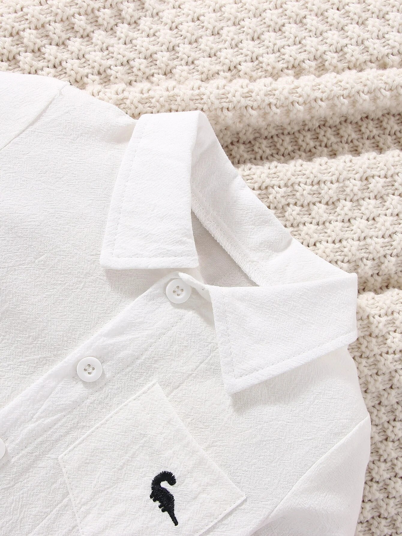 Frühling und Herbst Baby Junge Neue Mode Mode Weißes Hemd Mantel Kleine Dinosaurier Stickerei Muster Freizeit Sport Bequem