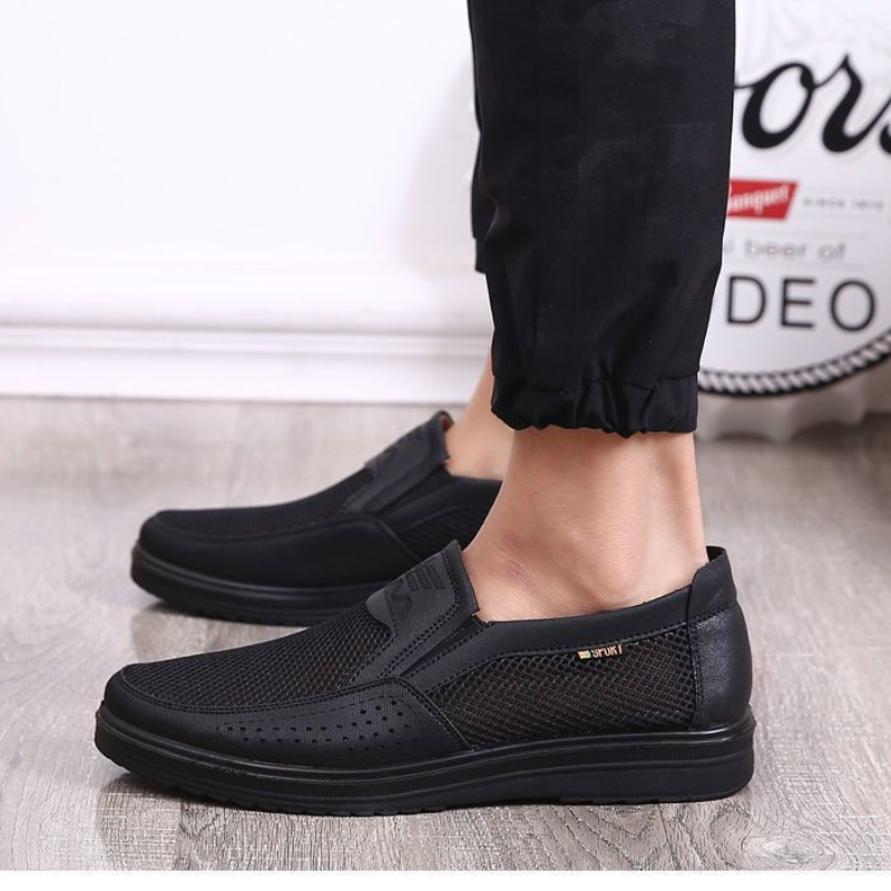 Sapatos masculinos, sapatos antigos de pano de Pequim, superfície de malha, sapatos casuais antiderrapantes de verão, sapatos soltos respiráveis tamanho pai