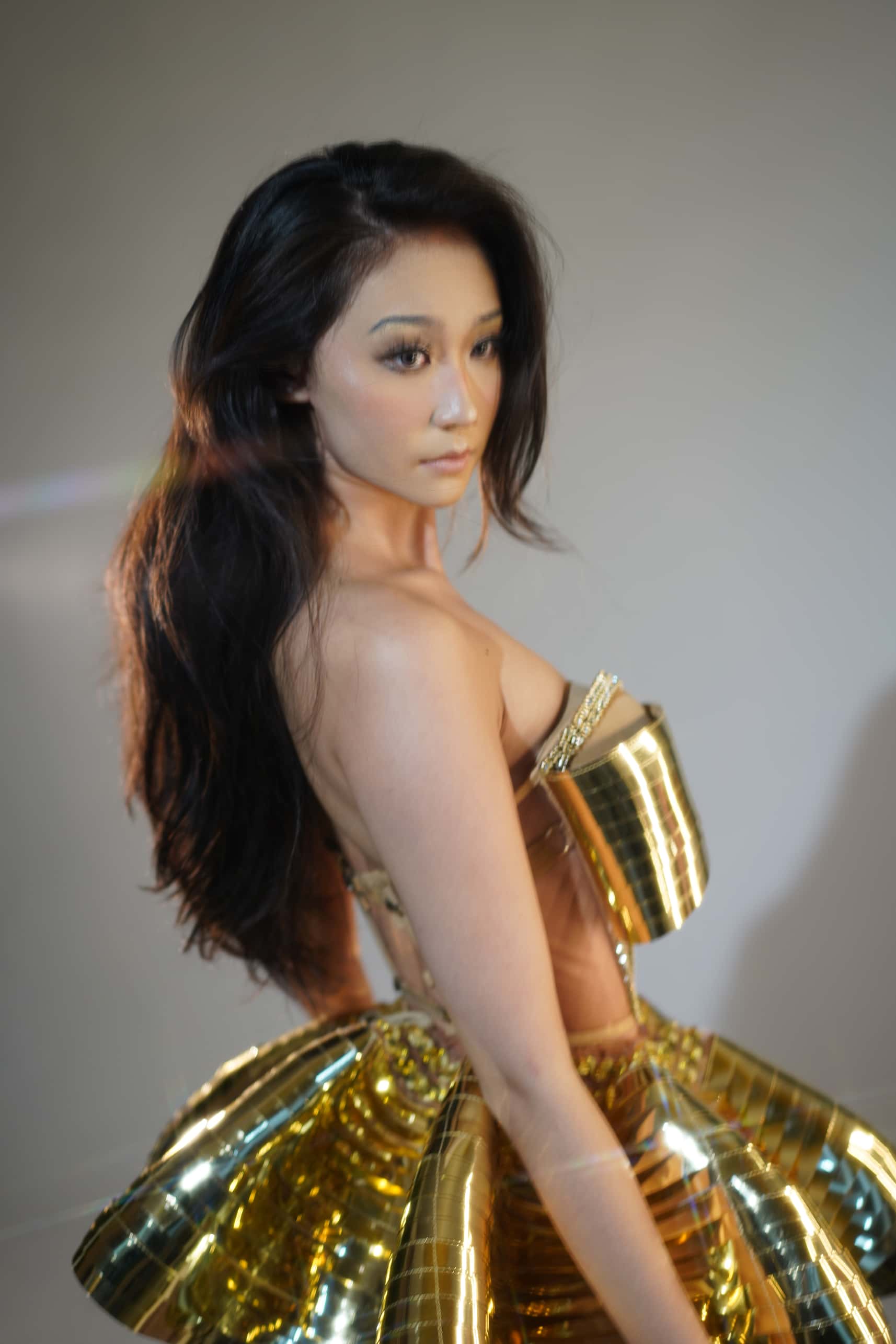 女性のためのゴールドスパンコールのパーティークラブコスチューム,セクシーなトップとスカート,ステージ2ピースの衣装セット,ダンサーのパフォーマンスウェア