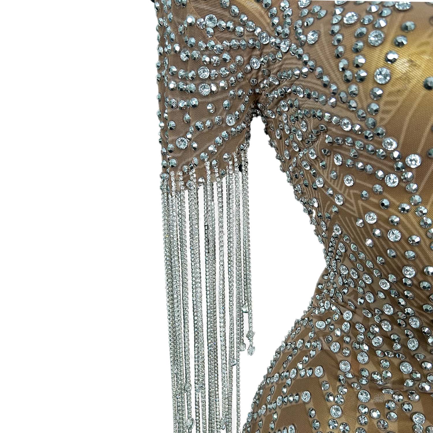 Женское блестящее длинное платье с кристаллами и кисточками