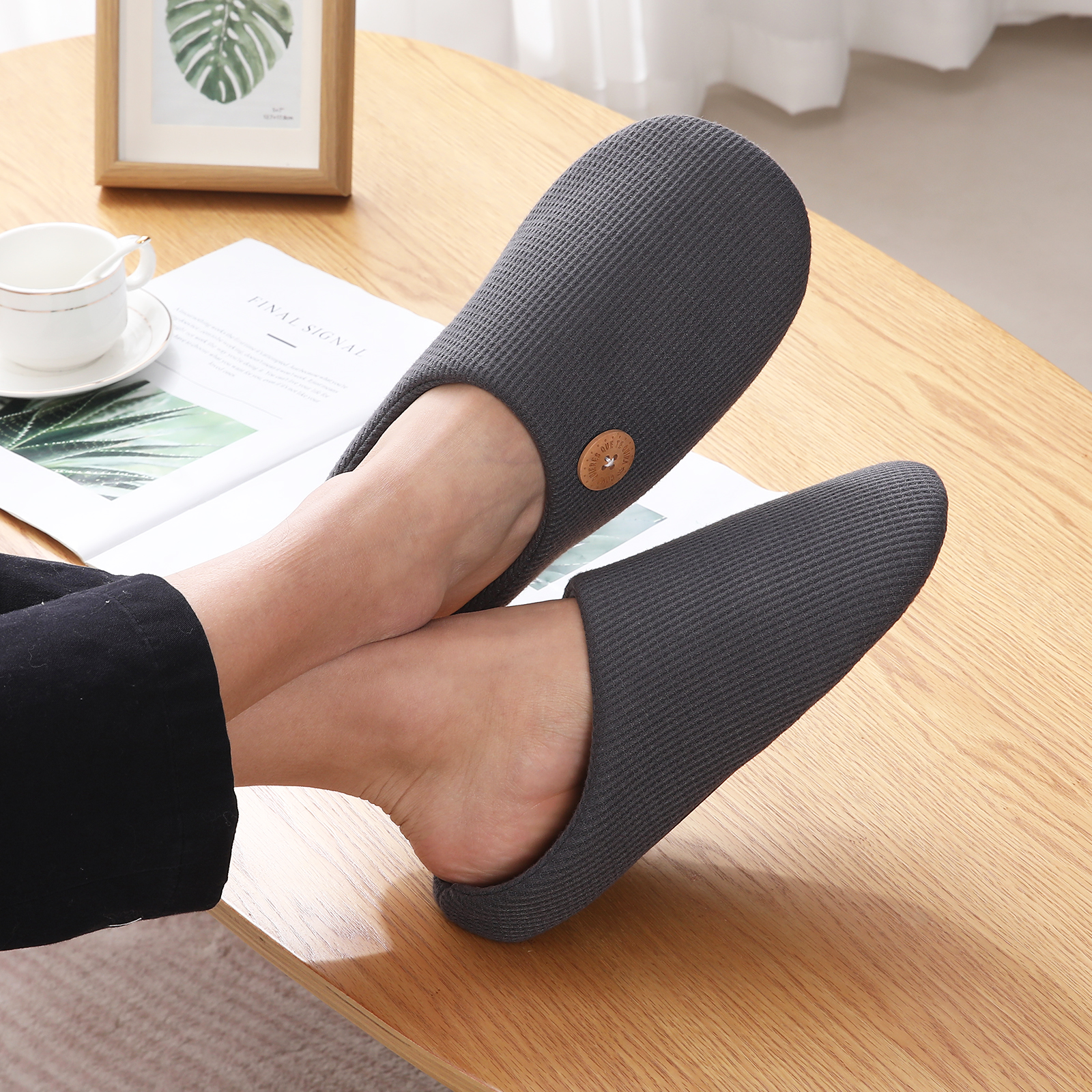 Comwarm inverno quente chinelos de algodão para mulheres homens apartamentos macios antiderrapantes sapatos fofos design slides casal chinelos de casa interior