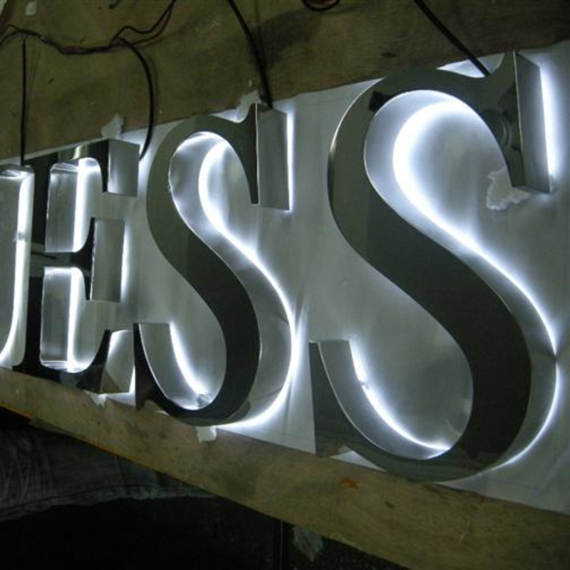 ป้ายร้าน LED Backlit สแตนเลสกลางแจ้งแบบกําหนดเอง, ตัวอักษร LED Halolit โลหะ 3 มิติย้อนกลับป้ายร้านเรืองแสง
