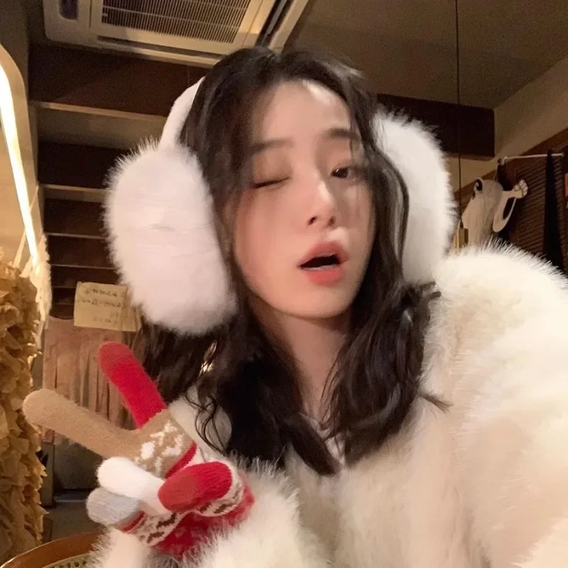 White Cute Plush Earmuffs Suitable for Winter Women's Outdoor Travel Keeping Warm Fashionable Providing Cold Protection Earmuff