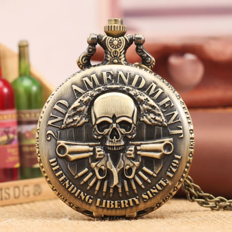 Vintage Bronze Gun Skull Verteidigung der Freiheit Zweiter Verfassungszusatz Militär Quarz Halskette Taschenuhr Anhänger für Männer Halloween Chri