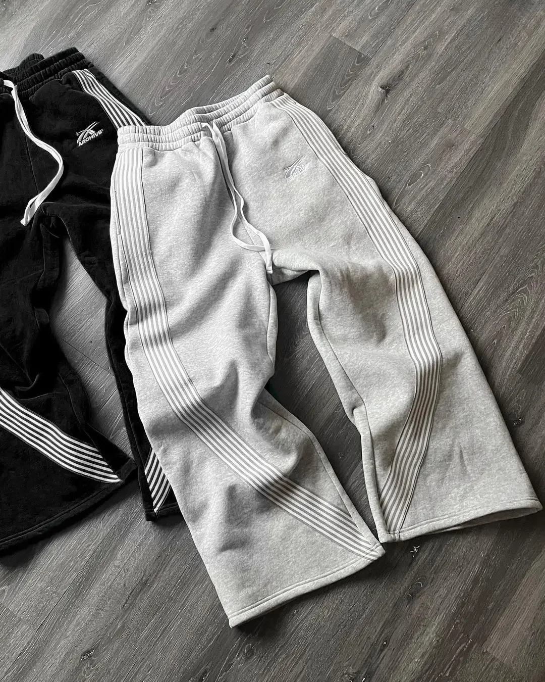 Y2k 수 놓은 회색 캐주얼 바지 카모 기능성 전술 기능성 남성 여성 프리미엄 조깅 Drawstring 스웨트 팬츠