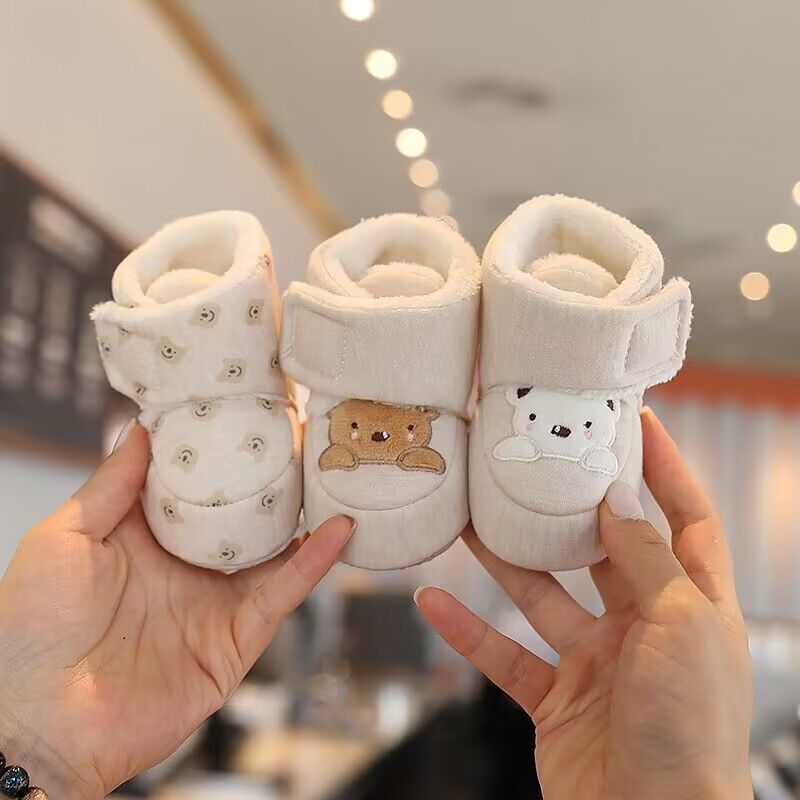 Cute cartoon comfortable boots, suitable for baby boys, soft and warm with wool boots, suitable for indoor walks, autumn