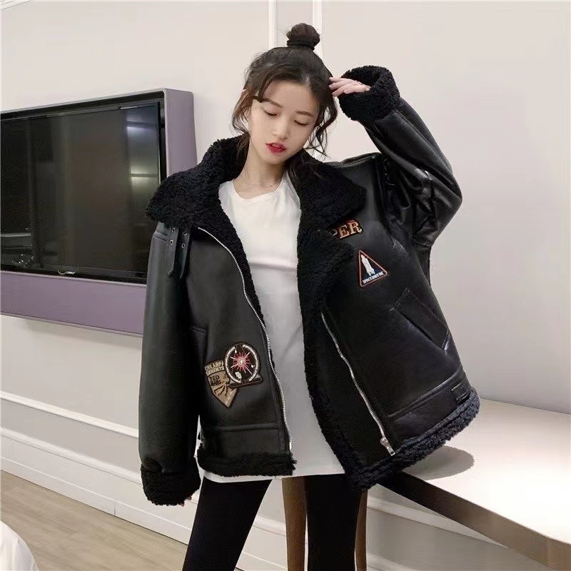 女性のフェイクラムファー PU レザージャケット肥厚冬コートストリートスタイル長袖ストレートカットバイカーベストインスタイルアウター