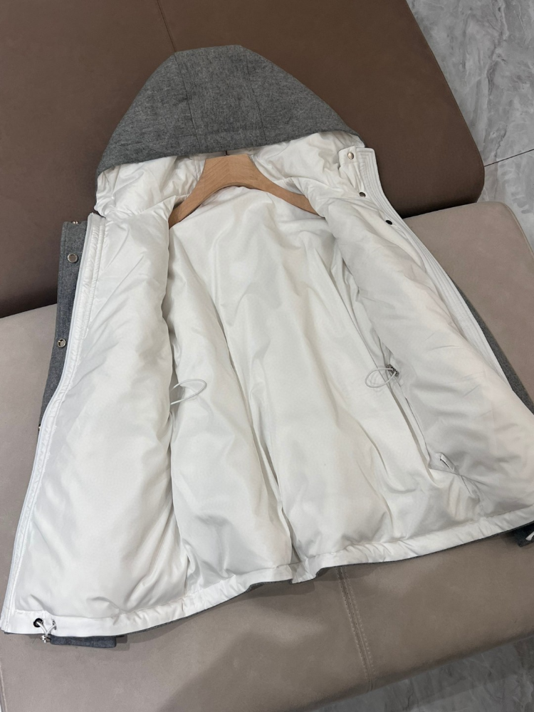 Sportlicher lässiger Gänse daunen mantel mit Kapuze