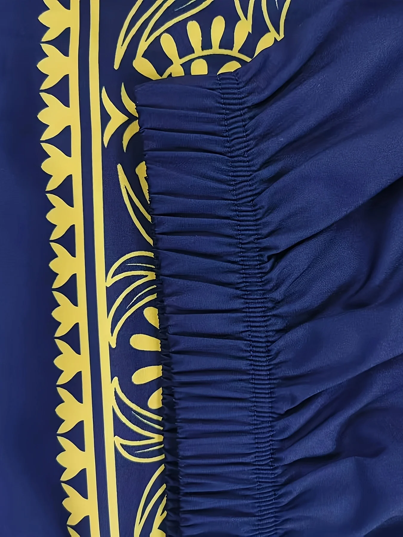 Damenmode in Übergröße, geeignet für Reisen und Freizeit, mit geometrischem Printrock