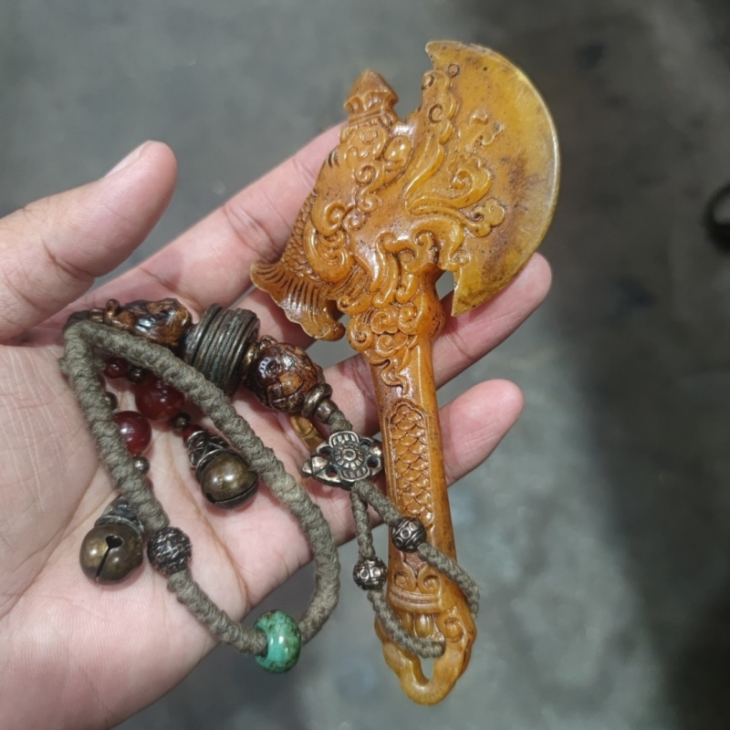 Antique Collection Countryside Acquired Shoushan Stone Handle Piece with Dragon Patina, Rich Carving, Exquisite Craftsmanship, a