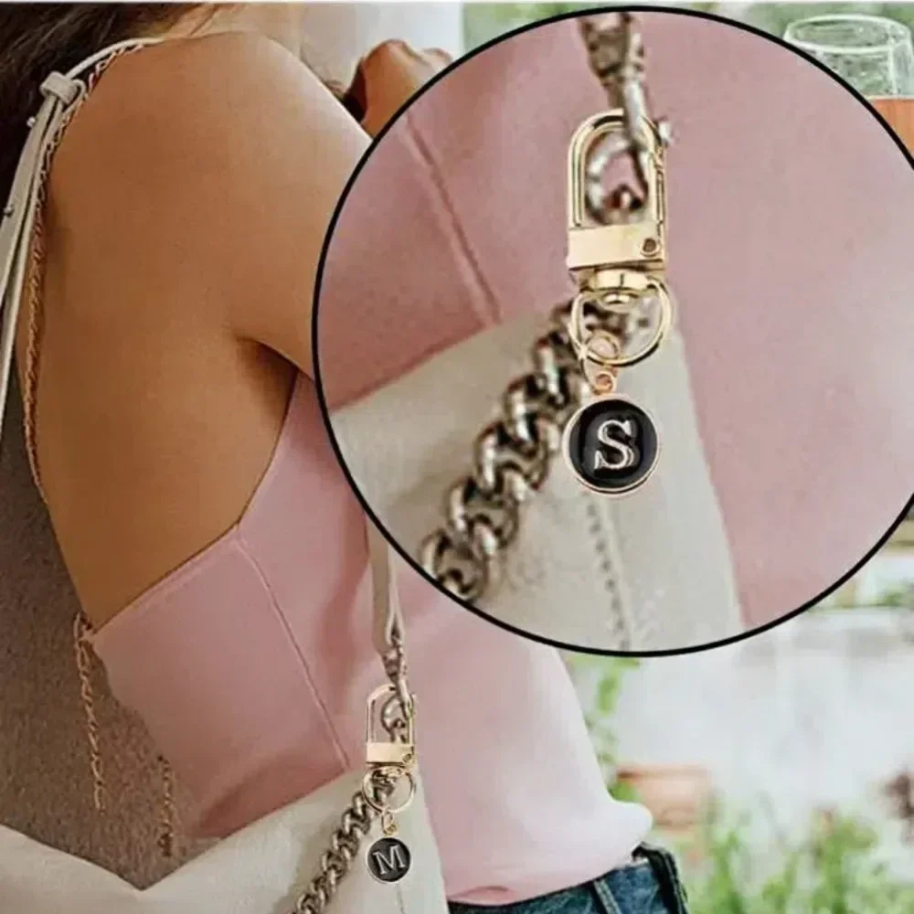 แฟชั่น DIY A-Z ตัวอักษร A ถึง Z พวงกุญแจ Charms 26 ตัวอักษรเริ่มต้น Key CHAIN แหวนจี้โลหะผู้ถือกระเป๋าอุปกรณ์เสริมของขวัญ