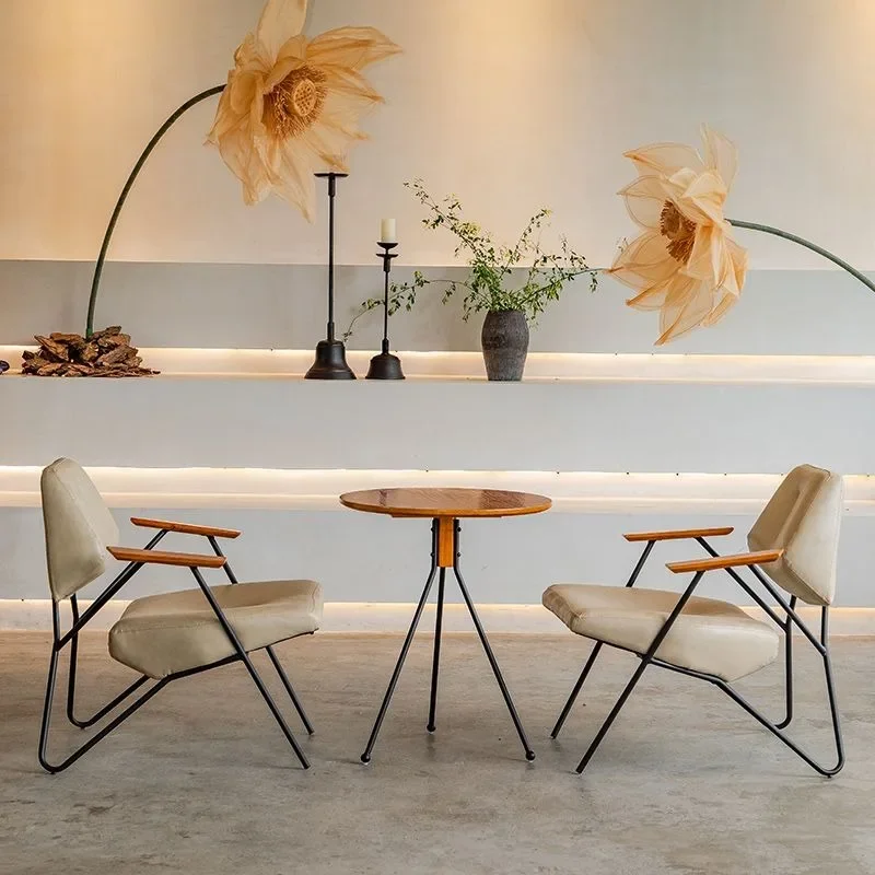 Zestaw sof i krzeseł Zestaw sof rekreacyjnych do restauracji Zestaw mebli ogrodowych Stół De Bar Avec Les Chaises