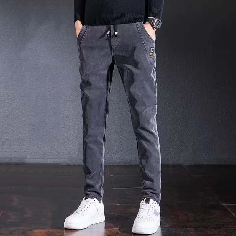 Pantalones vaqueros con cintura elástica para hombre, Pantalón cómodo de felpa, térmico, Harem, a la moda, pierna estrecha, color gris, otoño e invierno, 2024