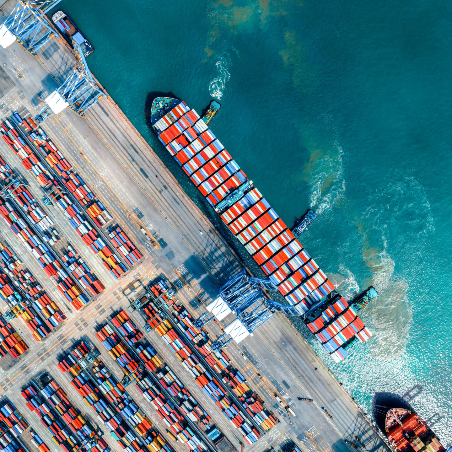 Pagar gastos de flete, derechos de aduana y tarifas de liquidación