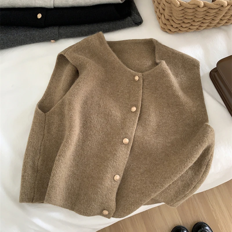 Gilet maglione da donna Gilet con bottoni dorati Giacca cardigan senza maniche lavorata a maglia morbida Top Autunno Inverno Abito chic da donna coreano