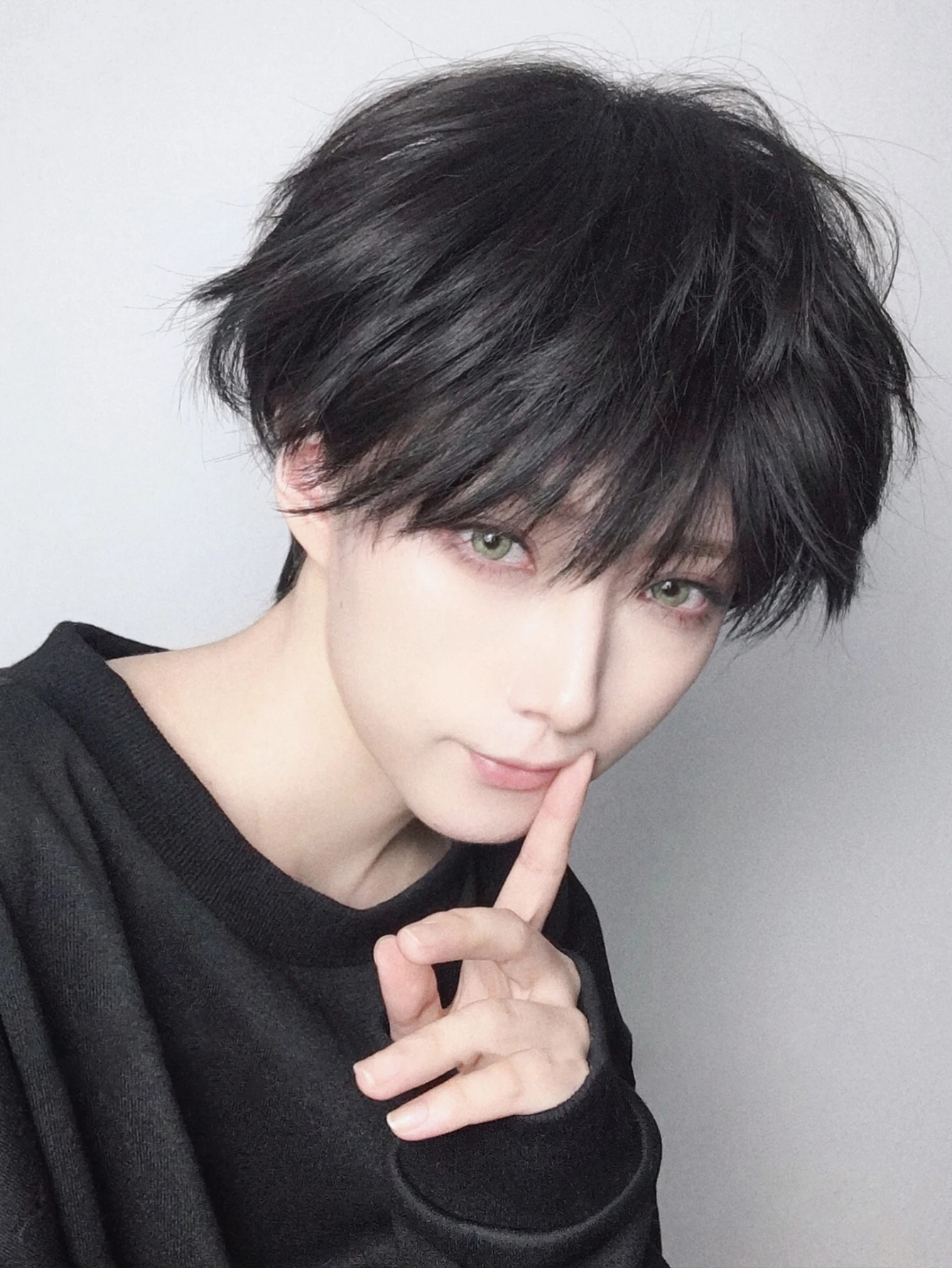 男性と女性のための人工毛ウィッグ,ヘアピース,ショート,ストレートヘア,美しい,ブラックカラー,毎日のコスプレパーティー,耐熱性,10インチ