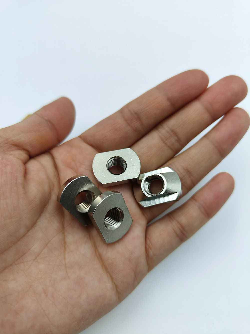 4ชิ้นน็อตยึดไฮโดรฟอยด์ M8/M6ตัวยึดทองเหลือง T-NUTS สำหรับกีฬาทางน้ำท่องเว็บไฮโดรฟอยล์ทั้งหมดอุปกรณ์เสริมท่องกลางแจ้ง