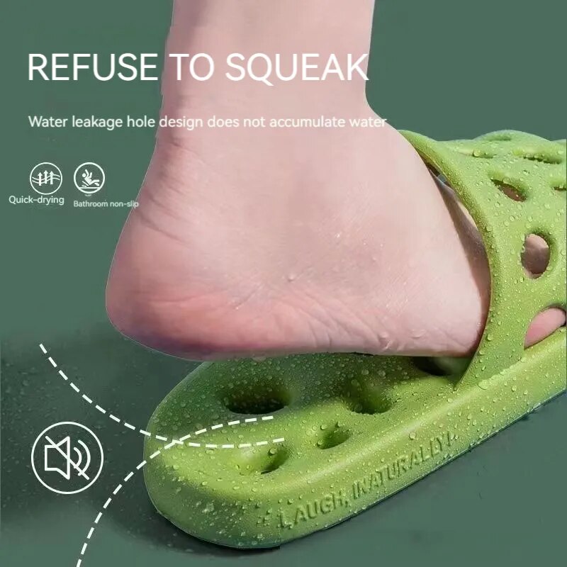 Frauen tragen Hausschuhe sind modische, lässige, rutschfeste und auslaufende Sandalen und Indoor-Sandalen im Sommer ausgehöhlt