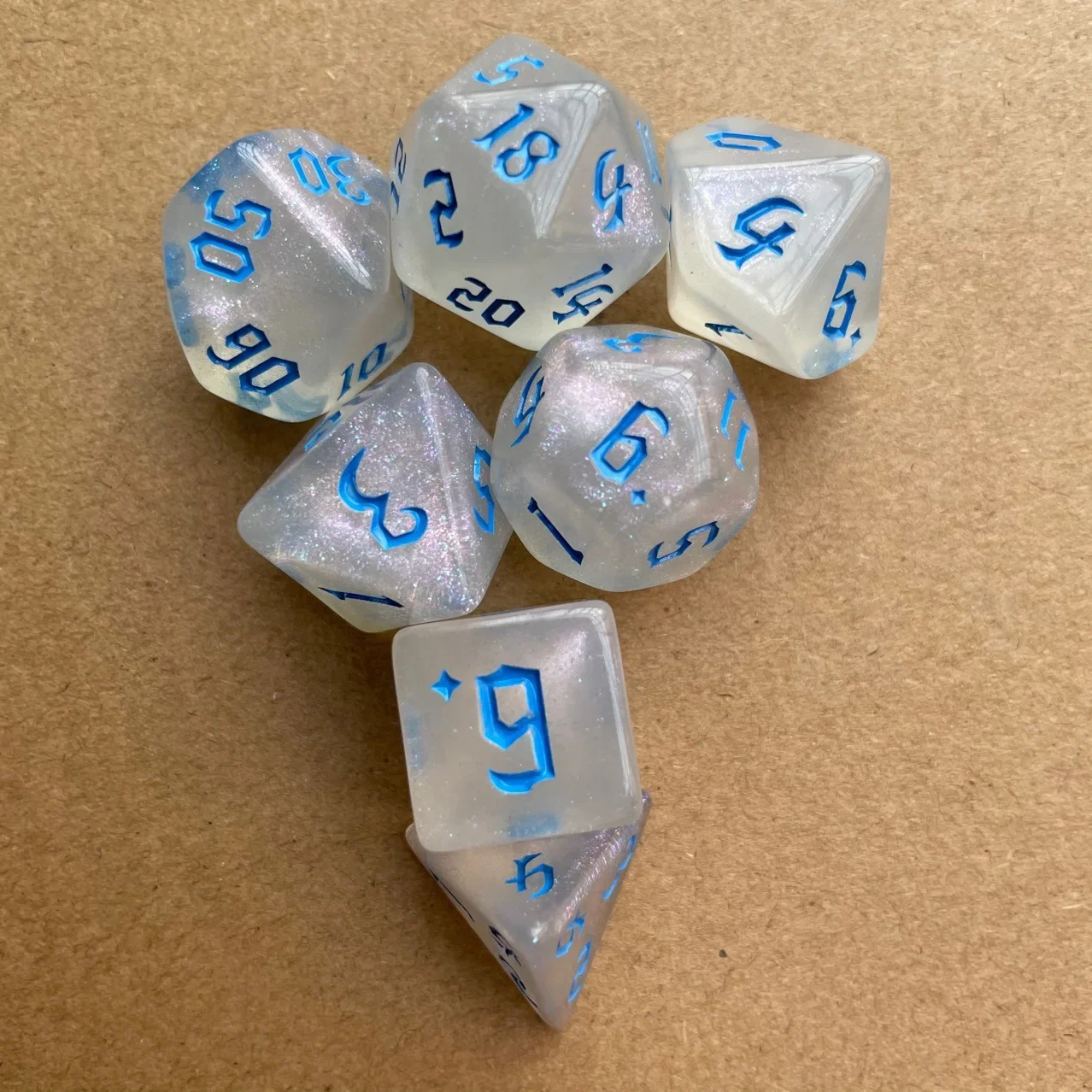 7 Pcs Set New Glitter Gold Font Polyhedral Table Game Digital Dice for DND TRPG RPG D20 D12 D10 D8 D6 D4 Board Gaming Dices Kit
