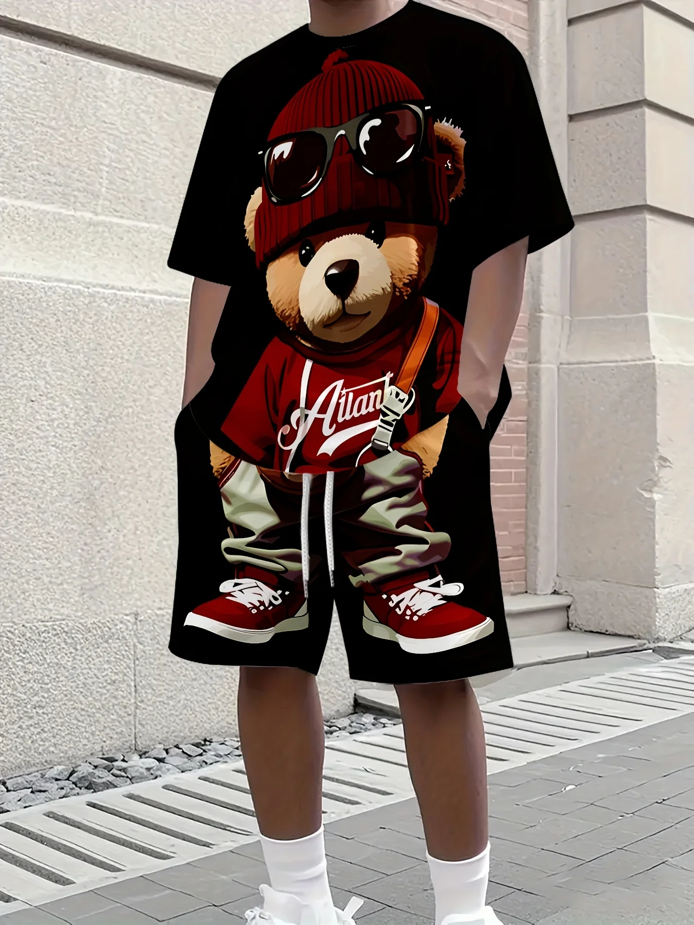 Der neue Herrenanzug für den Sommer 2022 verfügt über ein Retro-Teddybär-bedrucktes Rundhals-T-Shirt und Shorts aus gestricktem Polyester für Herren
