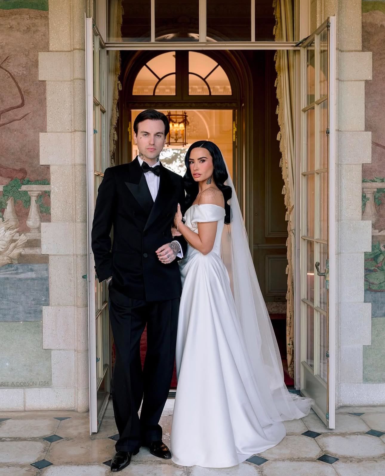 Charming Off The Shoulder Sweethart Pleat Satin Mermaid Wedding Dresses Sweep Train 2026 Vestido De Noival