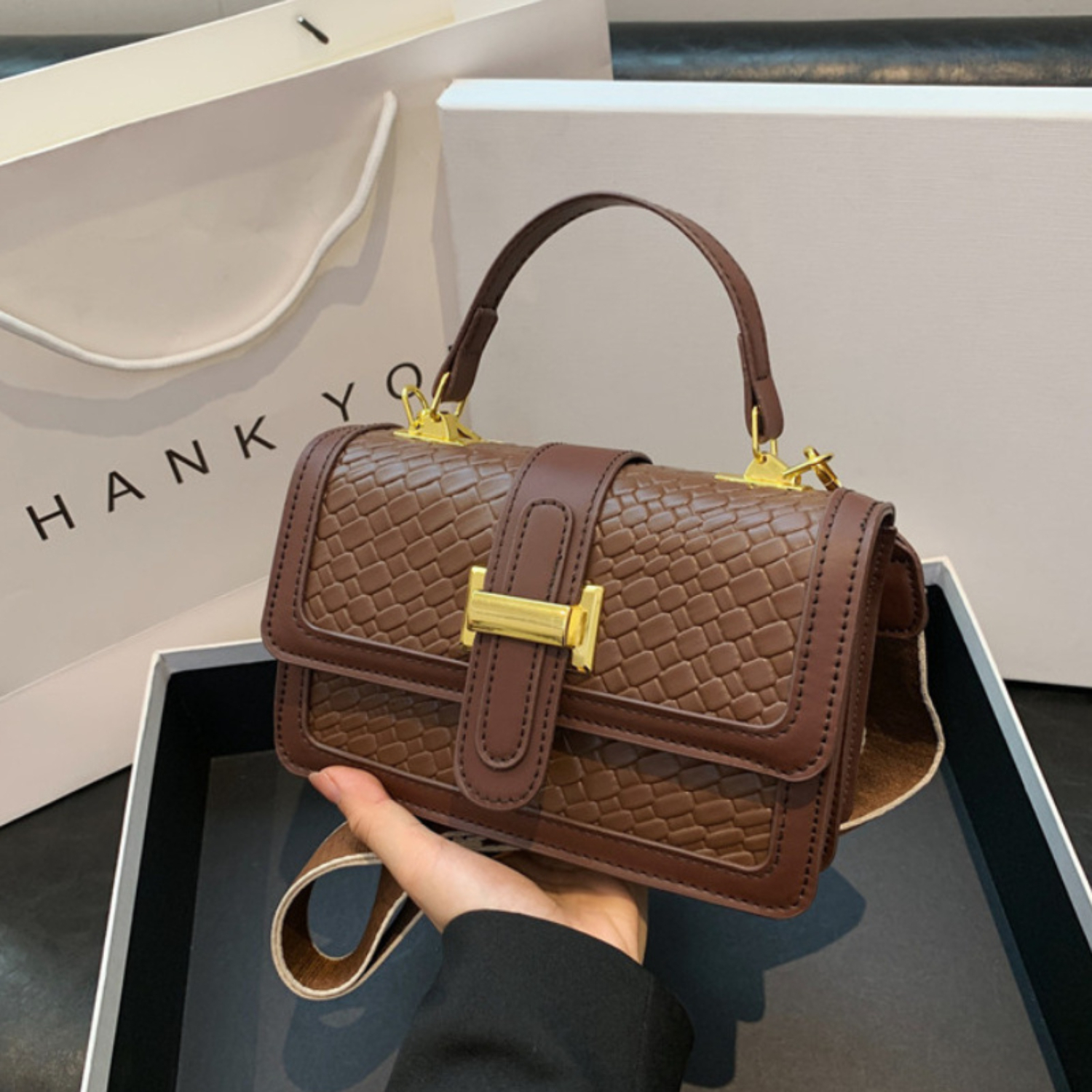 กระเป๋าสะพายข้างผู้หญิงหนัง PU สุดหรู เนื้อย้อนยุค ดีไซน์เรียบง่ายทันสมัย คละสี