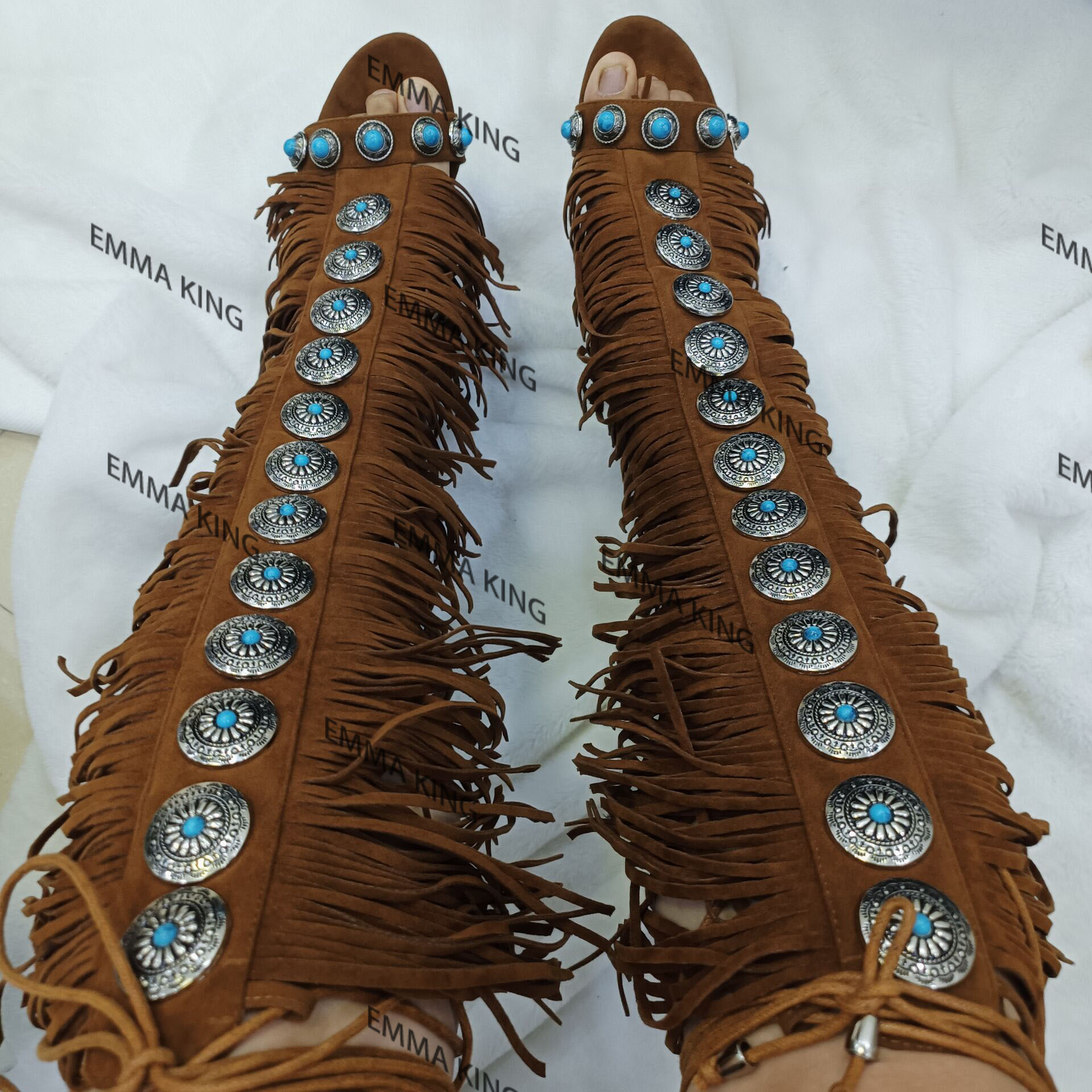 2025 Sandalias de tacón alto con flecos de diseñador para mujer, tacones altos con punta abierta, zapatos de fiesta para graduación, zapatos de tacón sexis con cremallera y borlas para mujer 44