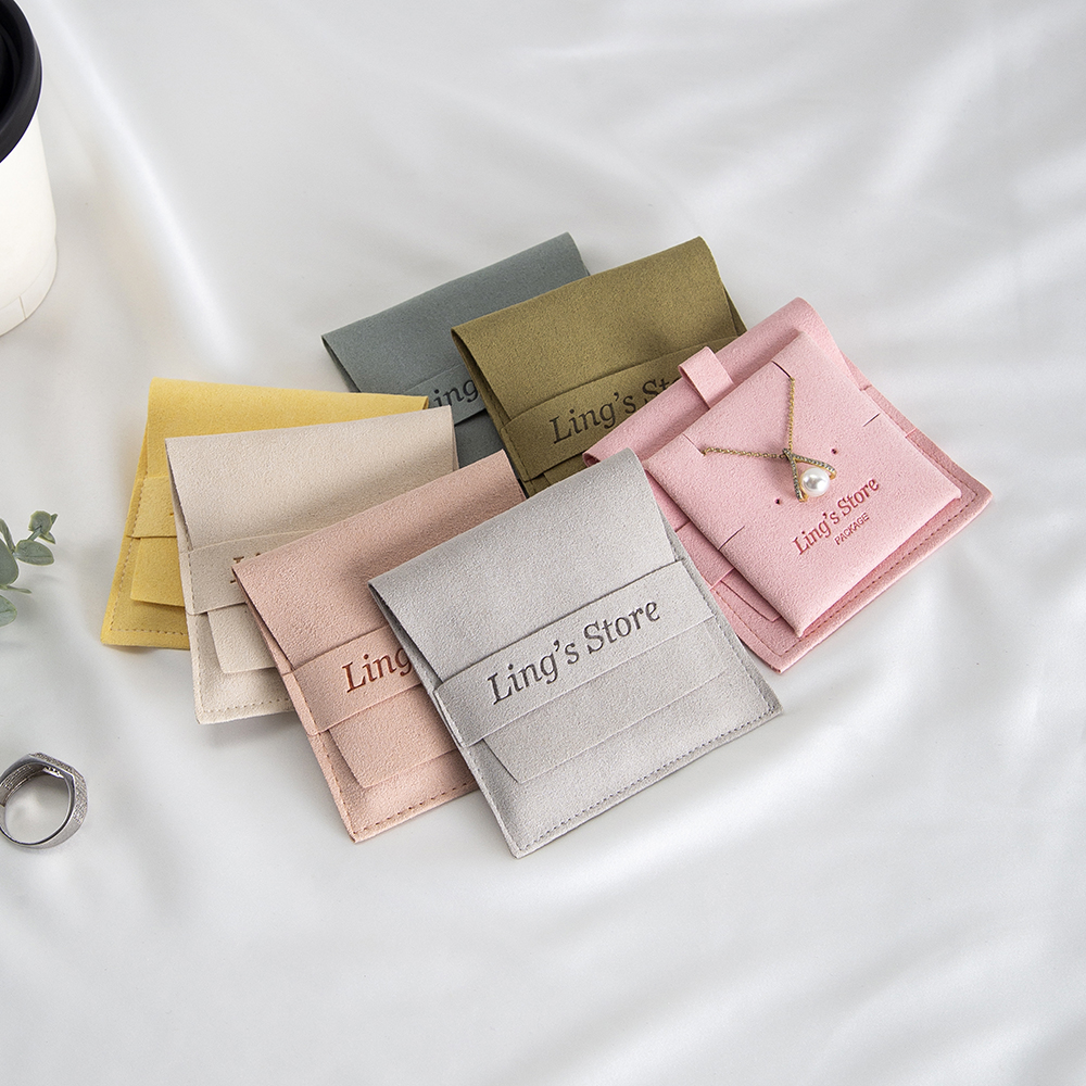 20/50/100 pçs logotipo personalizado jóias tira de microfibra 8x8cm saco inserção com 6x6cm almofada cartão para brincos studs colar pingente