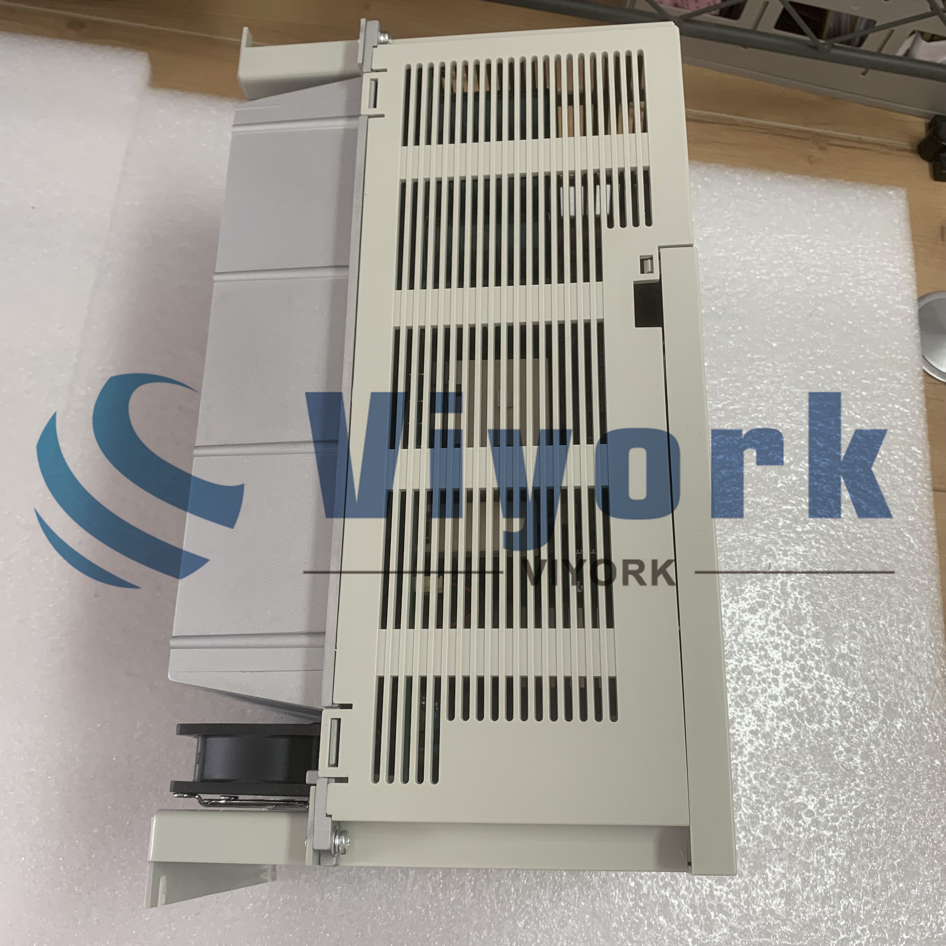 MDSBSPJ2-110 SERVO DRIVE AMPLIFIER MDS-B-SPJ2-110 200-230V NEW