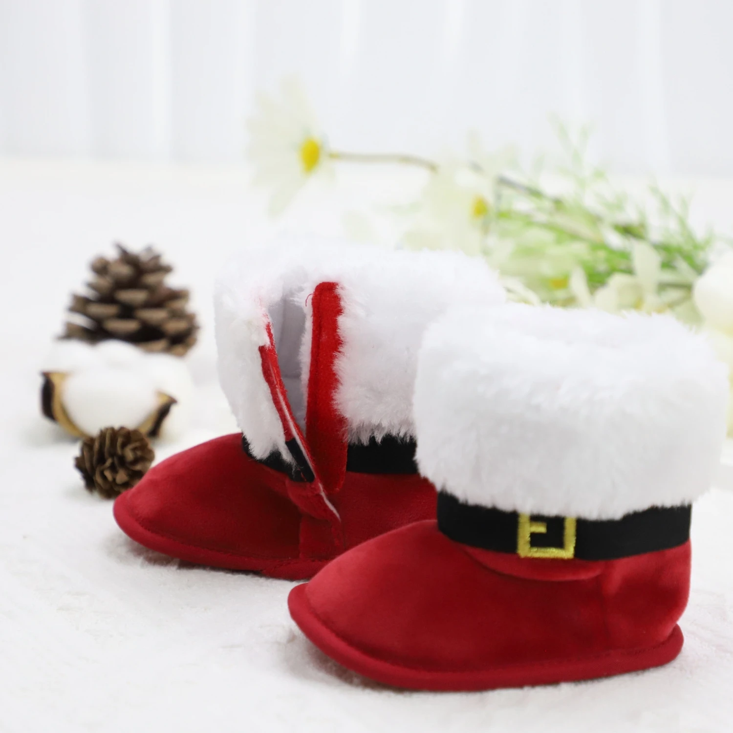 Sapatos infantis para bebês, botas fofas de pelúcia com coração, quentes e antiderrapantes, adequadas para festival e festas, estilo inverno
