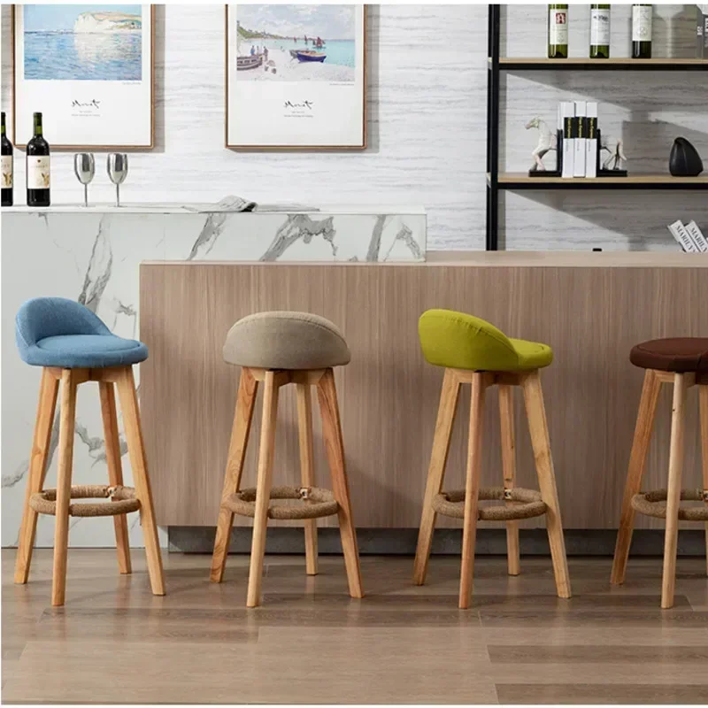 Sedia da bar nordica da 73 cm Sedile da ristorante con piede alto in legno massello Sgabello da bancone dal design rotante Mobili da cucina portanti stabili