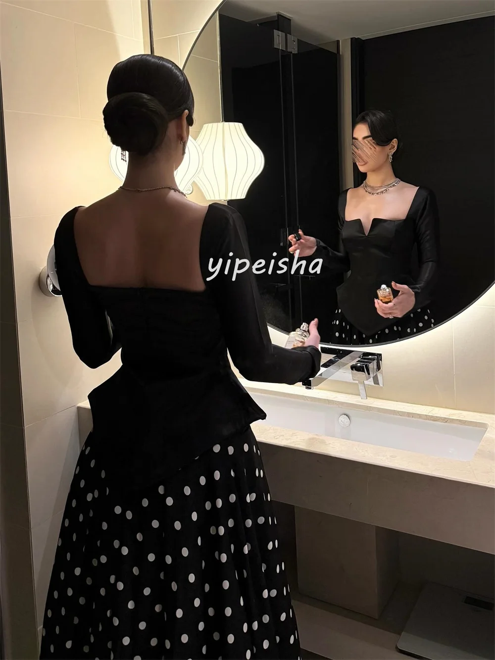 Personalizado combinando estilo moderno plissado a linha pescoço quadrado vestidos longos sob medida vestidos de ocasião tamanhos elegantes disponíveis clássico