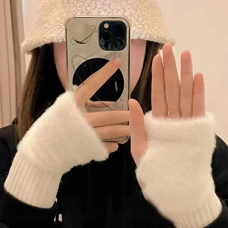 Fashionable Half Finger Gloves Suitable for Women's Soft and Warm Winter Luxurious Solid Color Plush Knitted Fingerless Gloves
