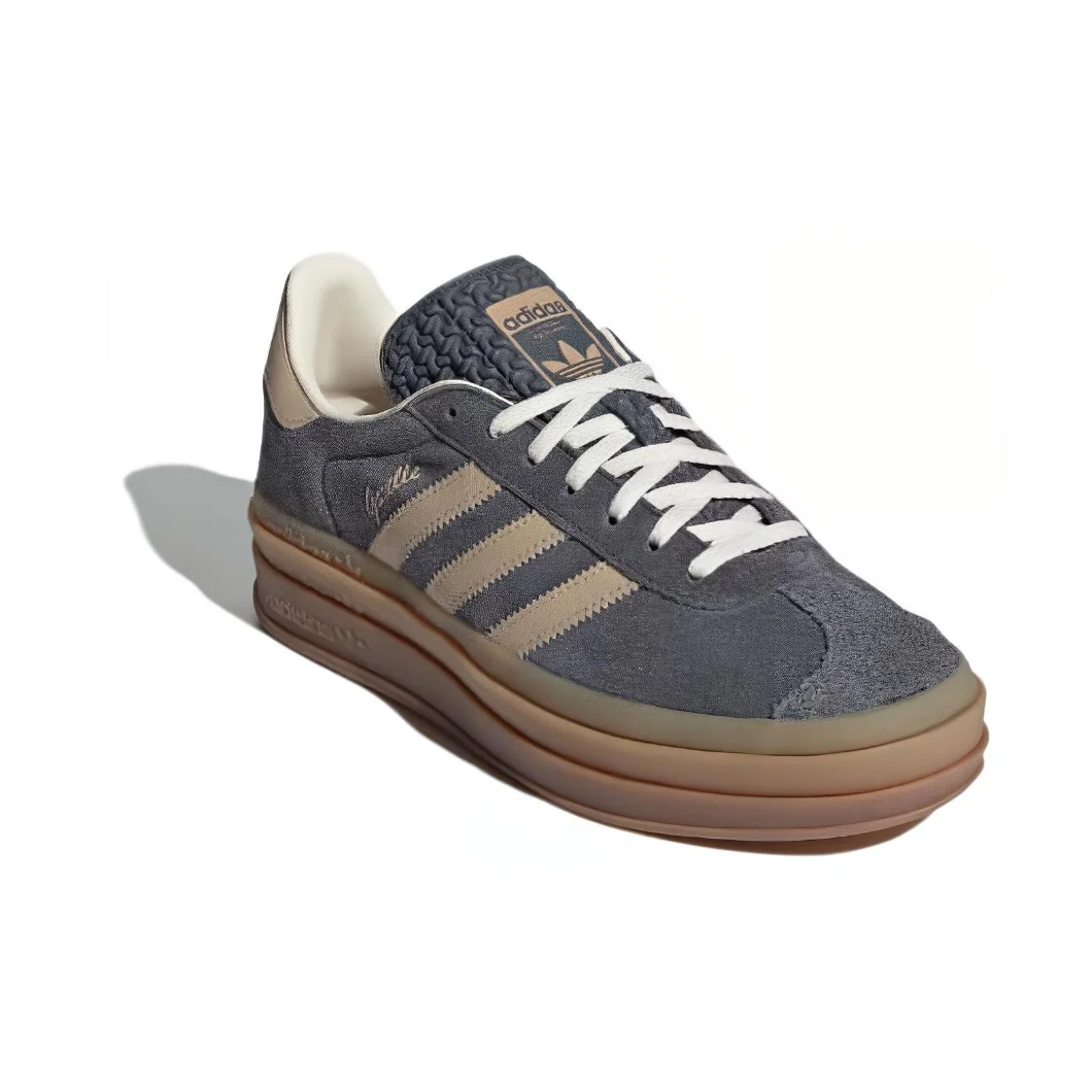 Adidas GAZELLE BOLD รองเท้าบอร์ดสตรีเพิ่มความสูงพื้นรองเท้าหนารองเท้าลําลองกีฬารองเท้าสเก็ตบอร์ดรองเท้าผ้าใบที่สะดวกสบายสีน้ําตาล