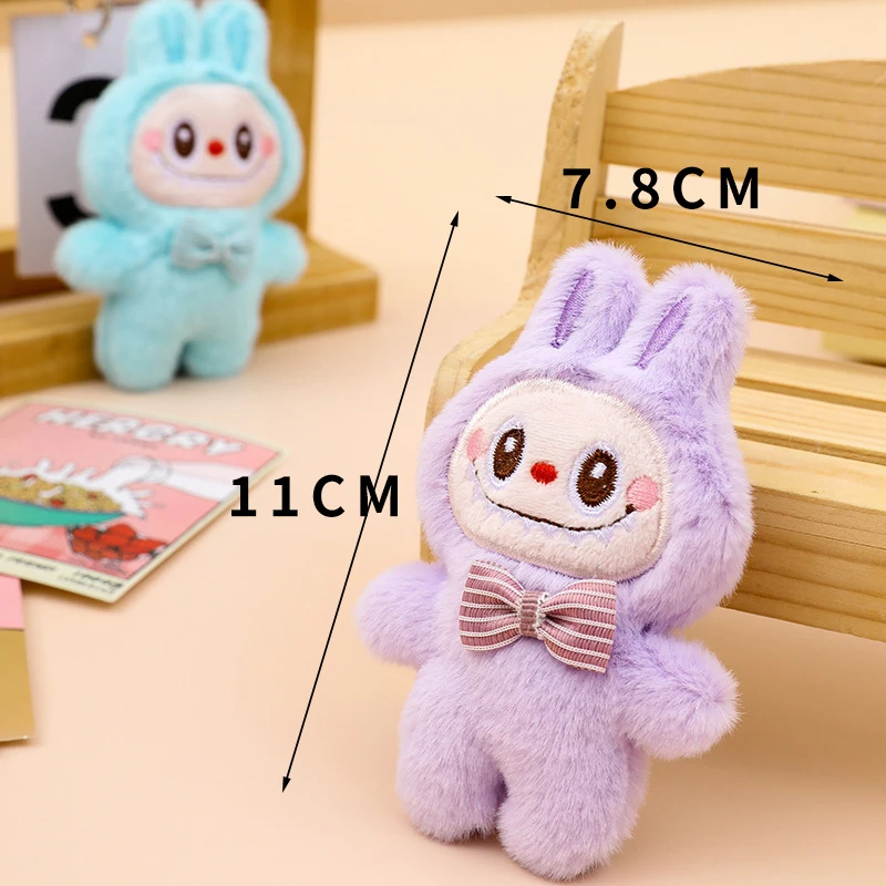 만화 Labubu 플러시 장난감 인형 키 체인 Kawaii 애니메이션 펜던트 열쇠 고리 귀여운 어린이 소녀 생일 선물 배낭 교수형