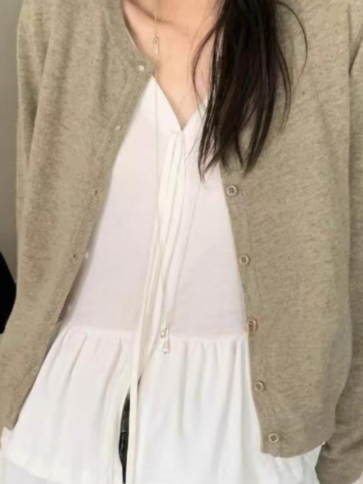 「MD」White Long Sleeve T-Shirt Women's Korean Sle Spring New V-neck Hem Double-layered Belt Design Splice Anti-aging Top